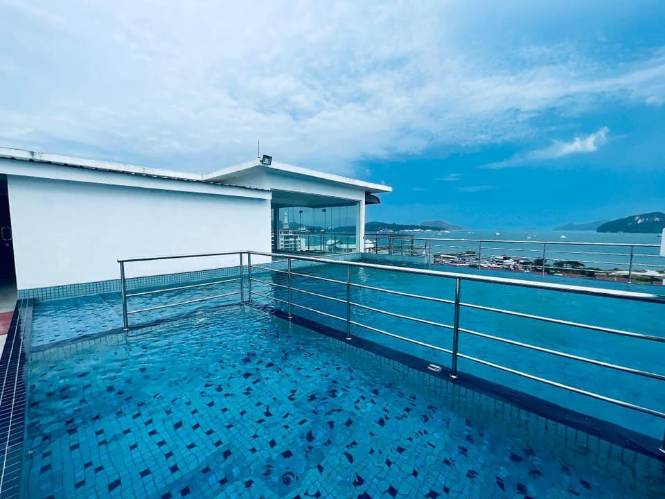 A Lovely Condo II with Sky Pool, 3R2B | 3-Minute Distance to Restaurants and Duty-Free Shops Apartment in Kedah