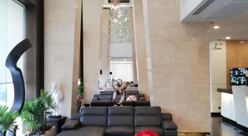 The Peak Towers sea view apartments, soi Kasetsin Apartment in Pattaya City