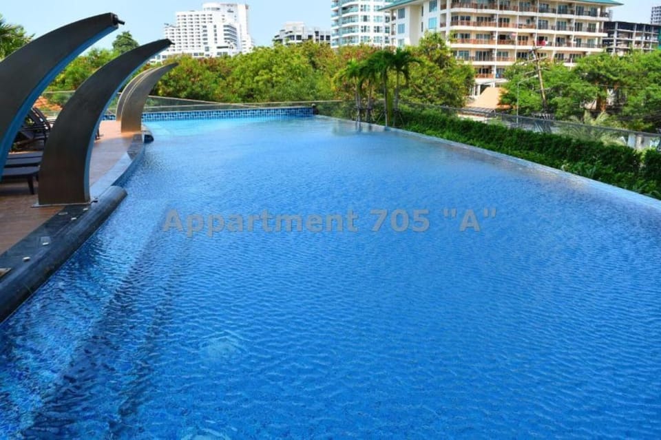 The Peak Towers sea view apartments, soi Kasetsin Apartment in Pattaya City