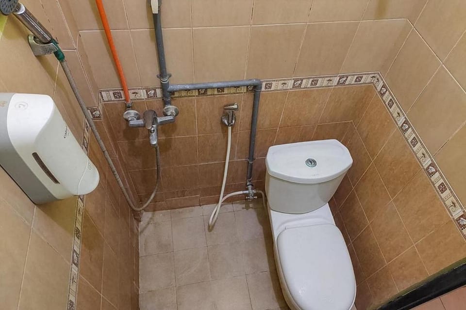 Icha Homestay near Terminal Purabaya Madiun Hotel in East Java