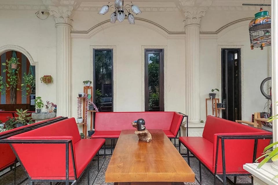 Icha Homestay near Terminal Purabaya Madiun Hotel in East Java