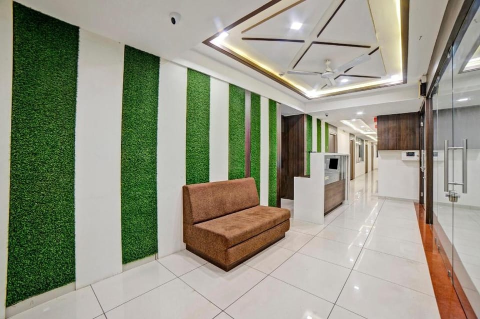 Super Townhouse Tulip Hotel in Vadodara