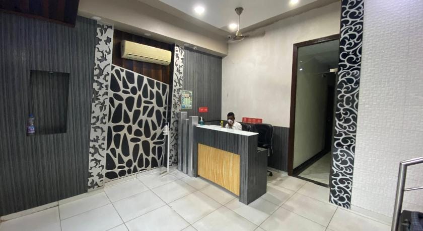 OYO 5171 Hotel Palace Residency Hotel in Mumbai