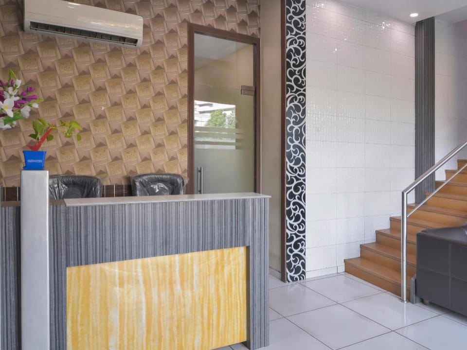 OYO 5171 Hotel Palace Residency Hotel in Mumbai
