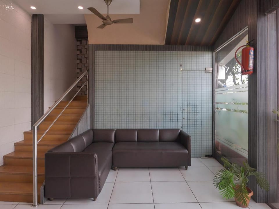 OYO 5171 Hotel Palace Residency Hotel in Mumbai