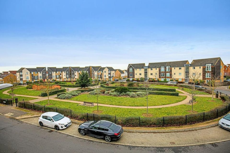 Luxury House - Free Parking, Fast Wifi and SkyTV Vacation rental in Aylesbury Vale