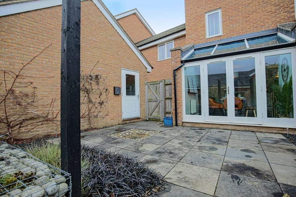 Luxury House - Free Parking, Fast Wifi and SkyTV Vacation rental in Aylesbury Vale