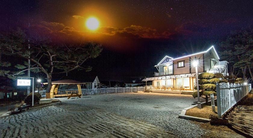 Muchangpo Chamjoeun Pension Bed and Breakfast in South Korea