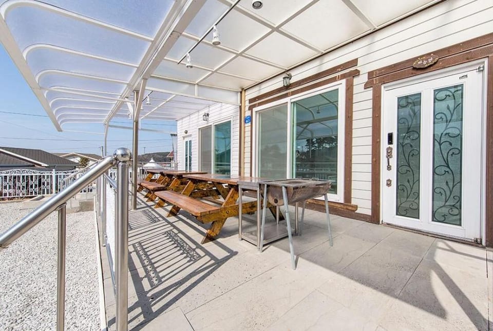 Muchangpo Chamjoeun Pension Bed and Breakfast in South Korea