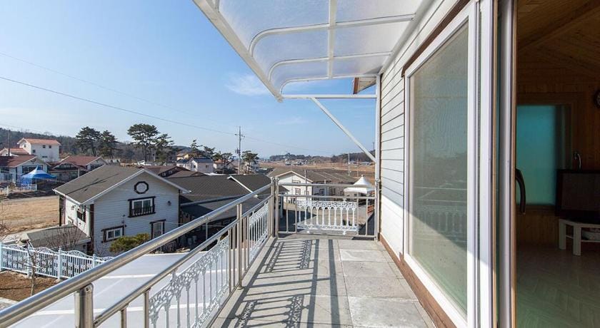 Muchangpo Chamjoeun Pension Bed and Breakfast in South Korea