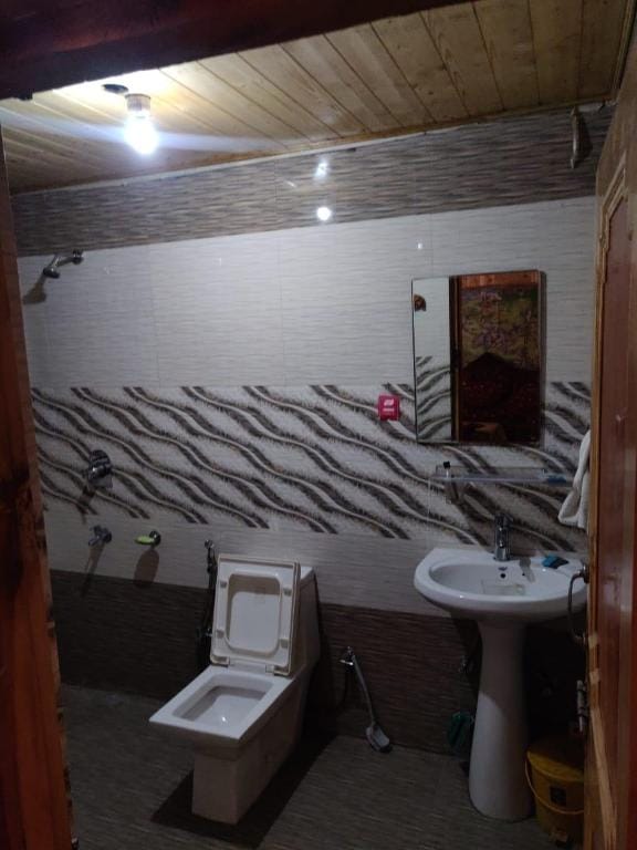 Moksh cottage Sajjla Apartment in Himachal Pradesh