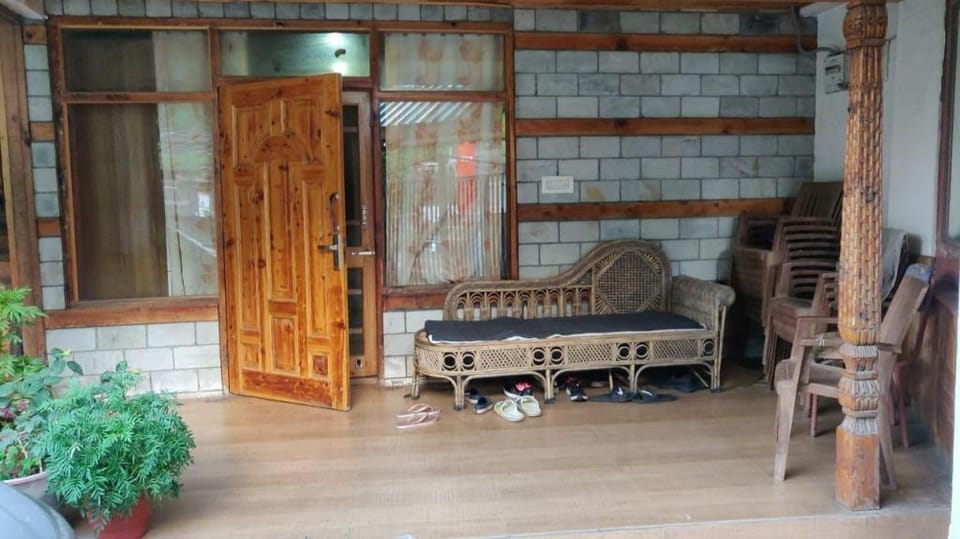 Moksh cottage Sajjla Apartment in Himachal Pradesh