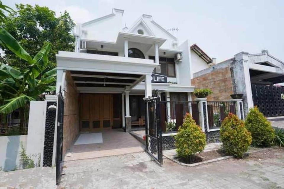 KoolKost @ Margorejo Hotel in Surabaya