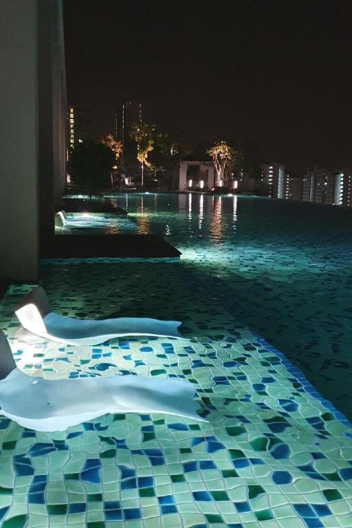 SFERA ATMOSPHERE MAEPS Pool Sky Free Wifi Netflix Apartment in Selangor, Malaysia