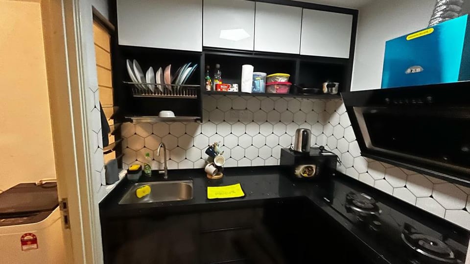 SFERA ATMOSPHERE MAEPS Pool Sky Free Wifi Netflix Apartment in Selangor, Malaysia