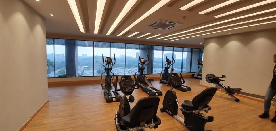 SFERA ATMOSPHERE MAEPS Pool Sky Free Wifi Netflix Apartment in Selangor, Malaysia