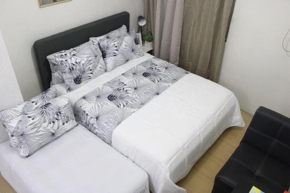 Huge A2J Executive Luxury 1BR Suite Near ABS CBN Apartment in Quezon City