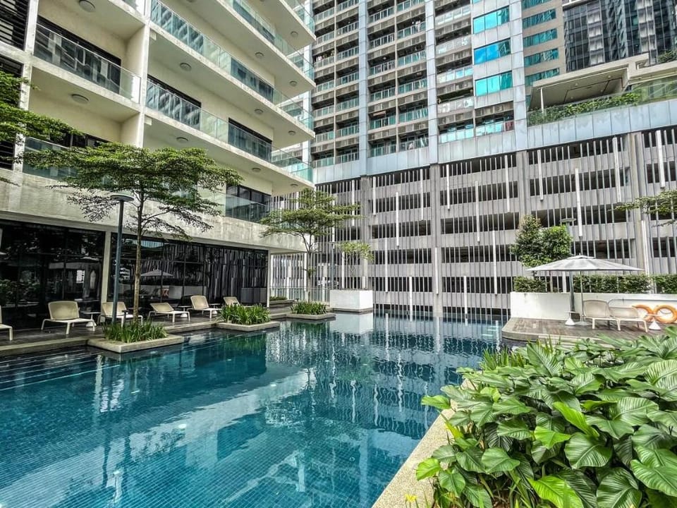 SuperiorKingSuite@KLCC w-[BATHTUB/ WIFI/ NETFLIX] Apartment in Federal Territory of Kuala Lumpur