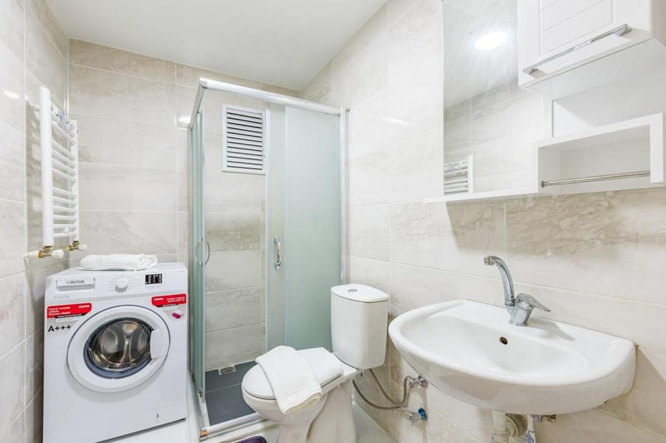 Kadıköy Bull Square 125m2 flat (2+1) Apartment in Istanbul
