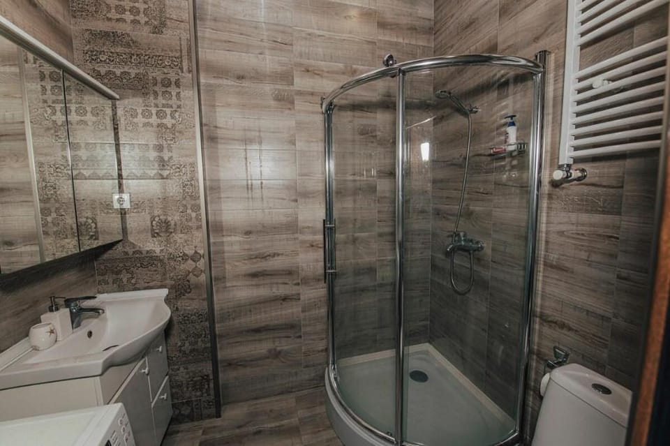 Aghmashenebeli Apartment - Historic Building Apartment in Tbilisi, Georgia