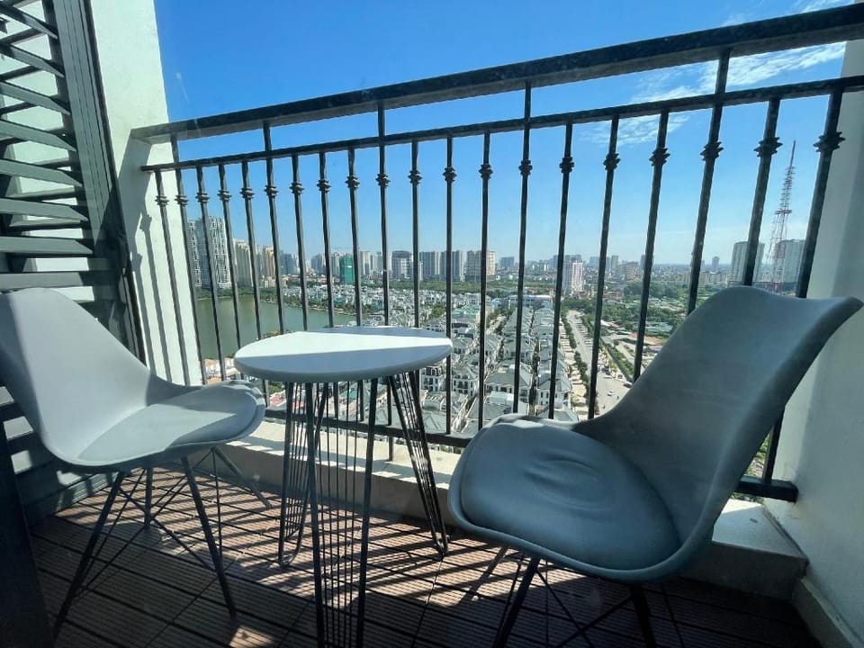 GAVI 30 Vinhome Green Bay Me Tri Ha Noi Lake View Apartment in Laos