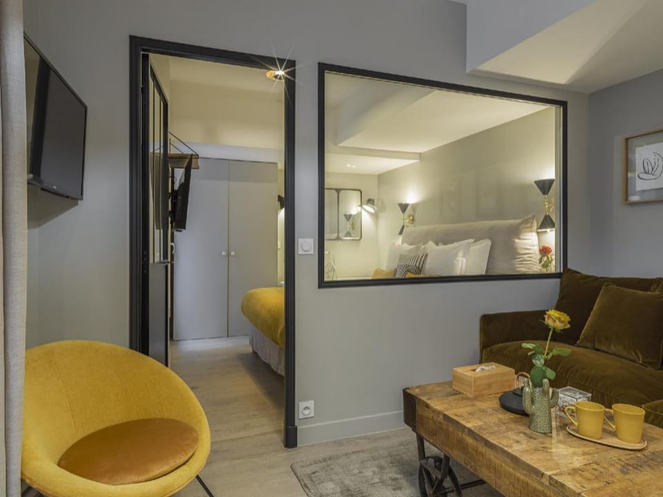 Fabulous Grey Vacation rental in Paris
