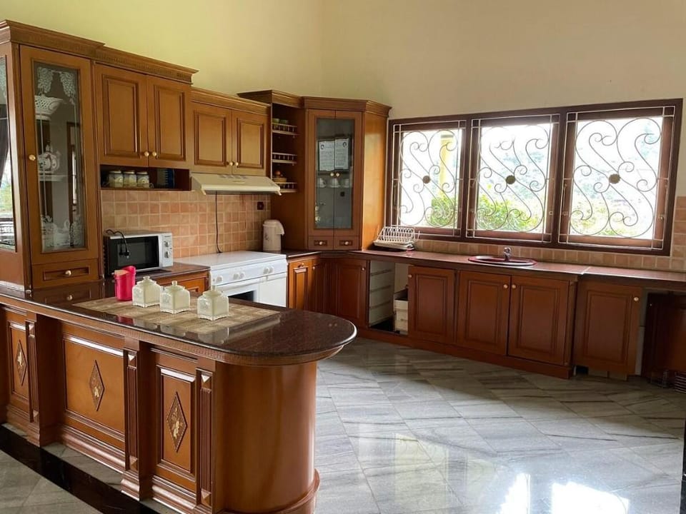 Al Nafoura Home Villa in Cisarua