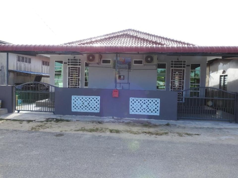 Aryan G100 Homestay Vacation rental in Besut