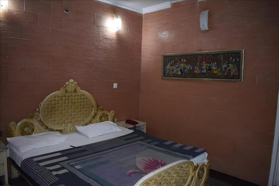 Hotel Alpine Hotel in Lahore