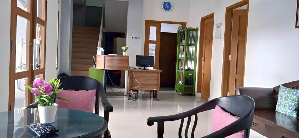 Guest House Pinarak 2 Syariah near GOR Satria Purwokerto Mitra RedDoorz Hotel in Indonesia