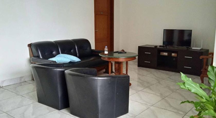 Guest House Pinarak 2 Syariah near GOR Satria Purwokerto Mitra RedDoorz Hotel in Indonesia