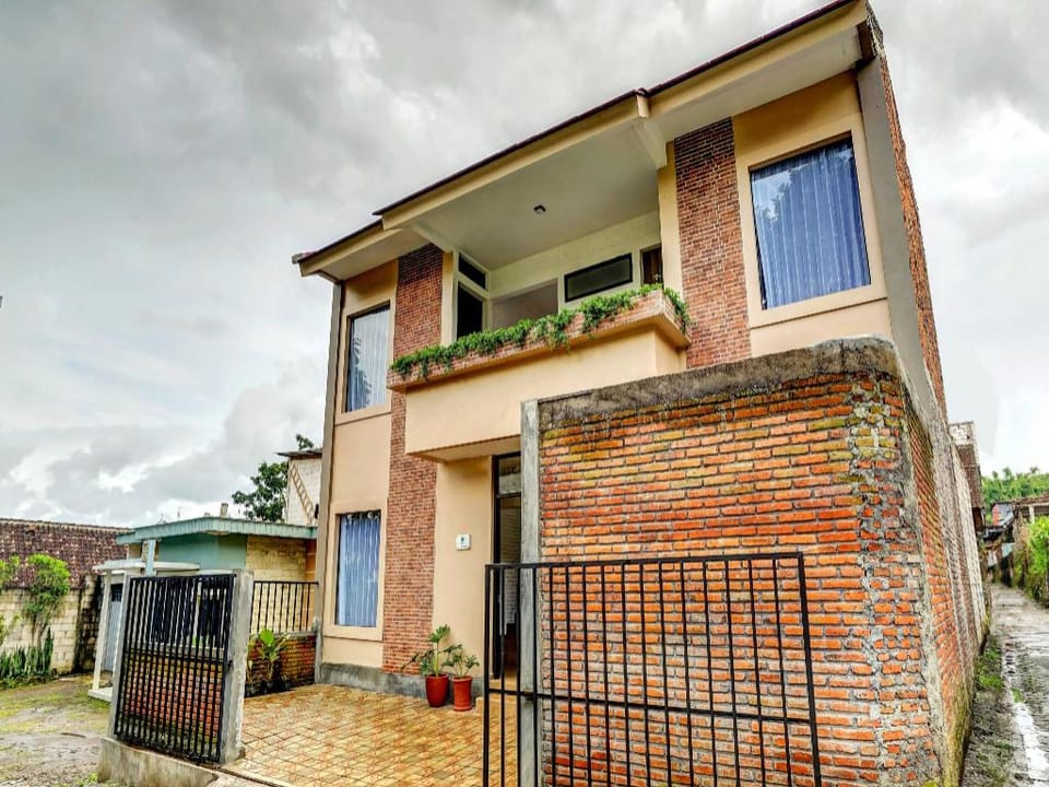 Hotel O Ara Guest House Hotel in Batu