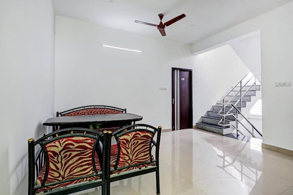 Hotel O The Max Well Resort Near Juhu Beach Hotel in Chennai