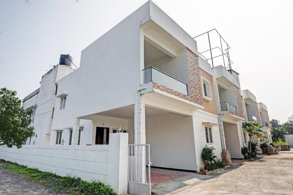 Hotel O The Max Well Resort Near Juhu Beach Hotel in Chennai