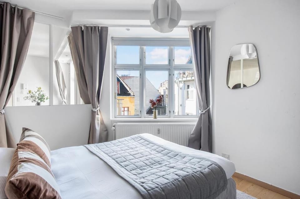 Spacious modern 1-bedroom apartment with a balcony in Copenhagen downtown Apartment in Copenhagen