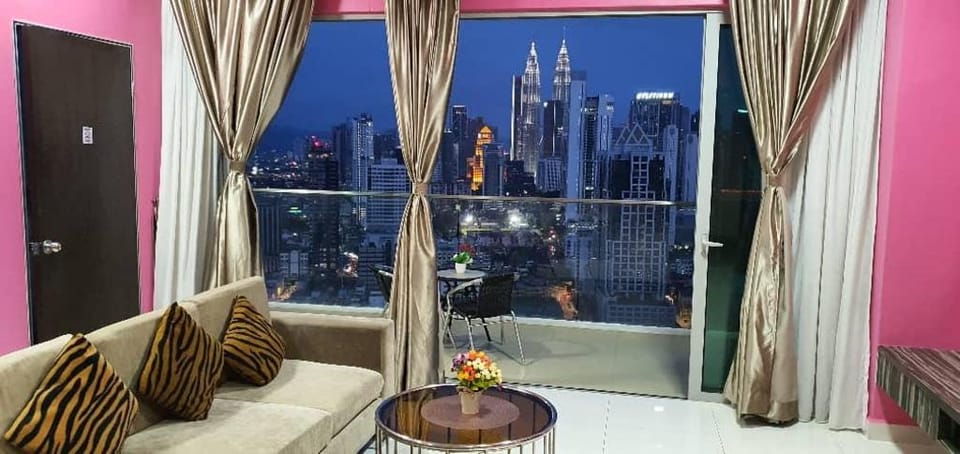 Regalia Three Bedrooms KLCC - By Staycation Homes Apartment in Federal Territory of Kuala Lumpur