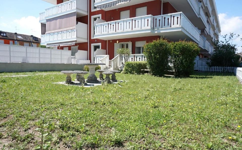 Amazing apartment for 6 people with swimming pool Apartment in Porto Santa Margherita