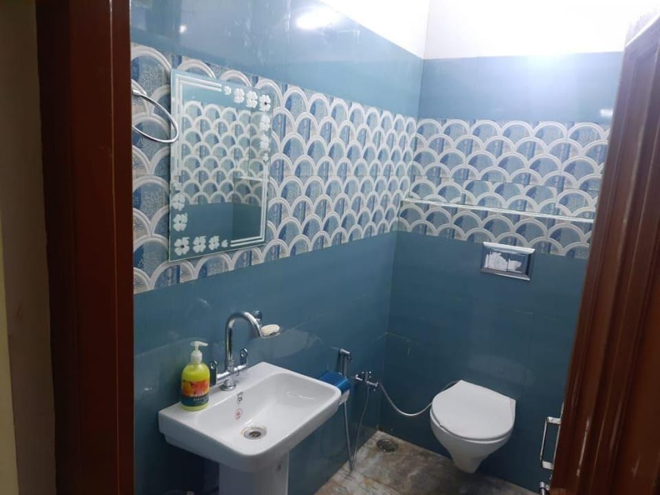 Hari Homestay Gaonguri Kasauli l Veg Food |1Family Apartment in Himachal Pradesh