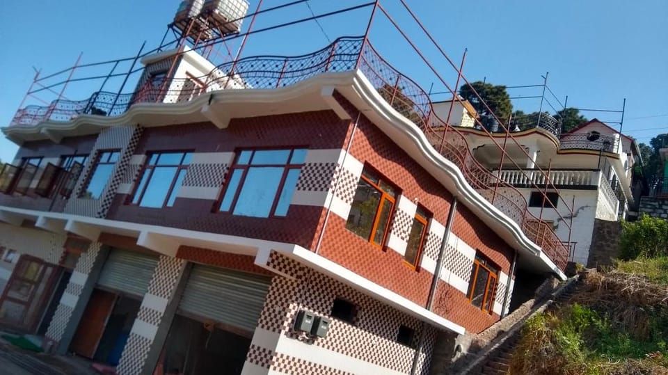 Hari Homestay Gaonguri Kasauli l Veg Food |1Family Apartment in Himachal Pradesh