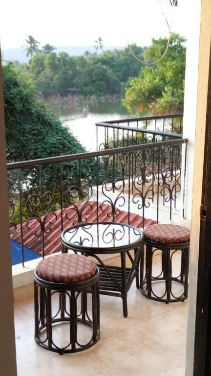 Cheery 2 BHK next to party hub of Baga on a budget Apartment in Baga