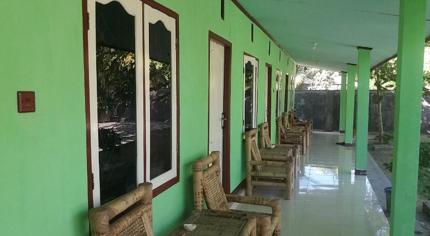 Ekas Beach Guesthouse Mitra RedDoorz Vacation rental in West Nusa Tenggara, Indonesia
