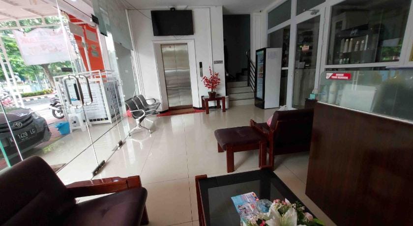 Rons City Hotel near Simpang Lima Semarang Mitra RedDoorz Hotel in Indonesia
