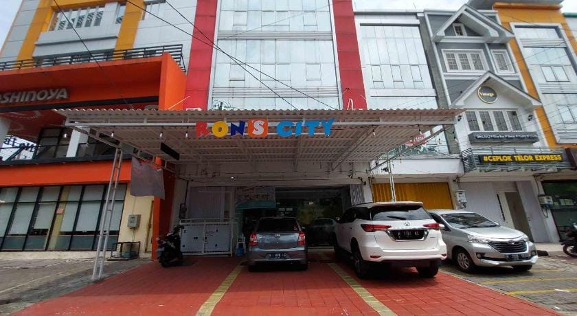Rons City Hotel near Simpang Lima Semarang Mitra RedDoorz Hotel in Indonesia