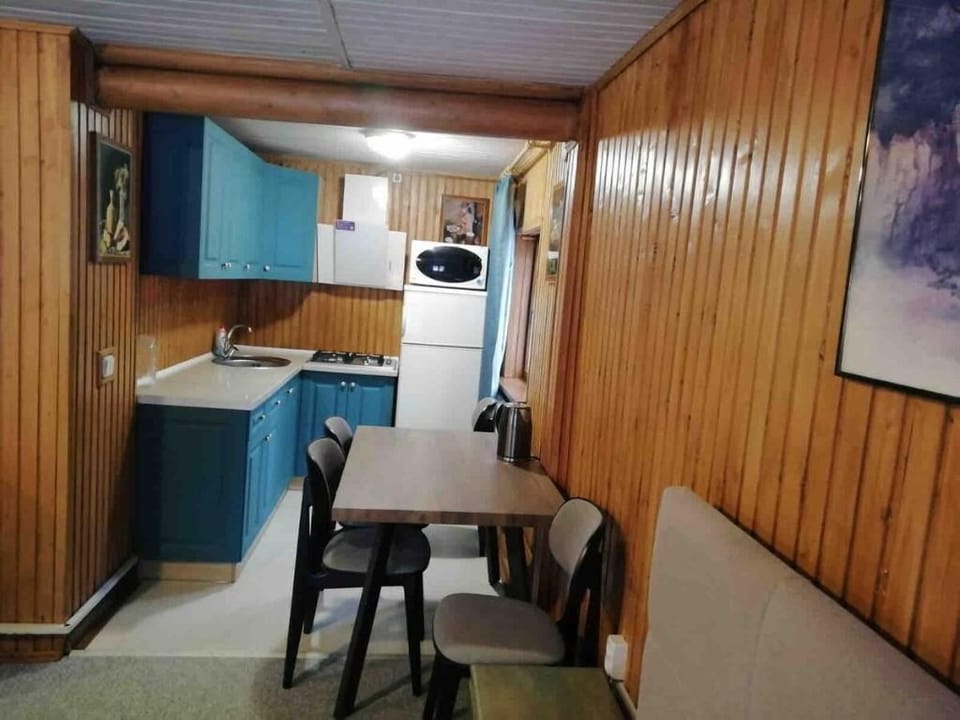 Log cottage with kitchen Vacation rental in Ukraine