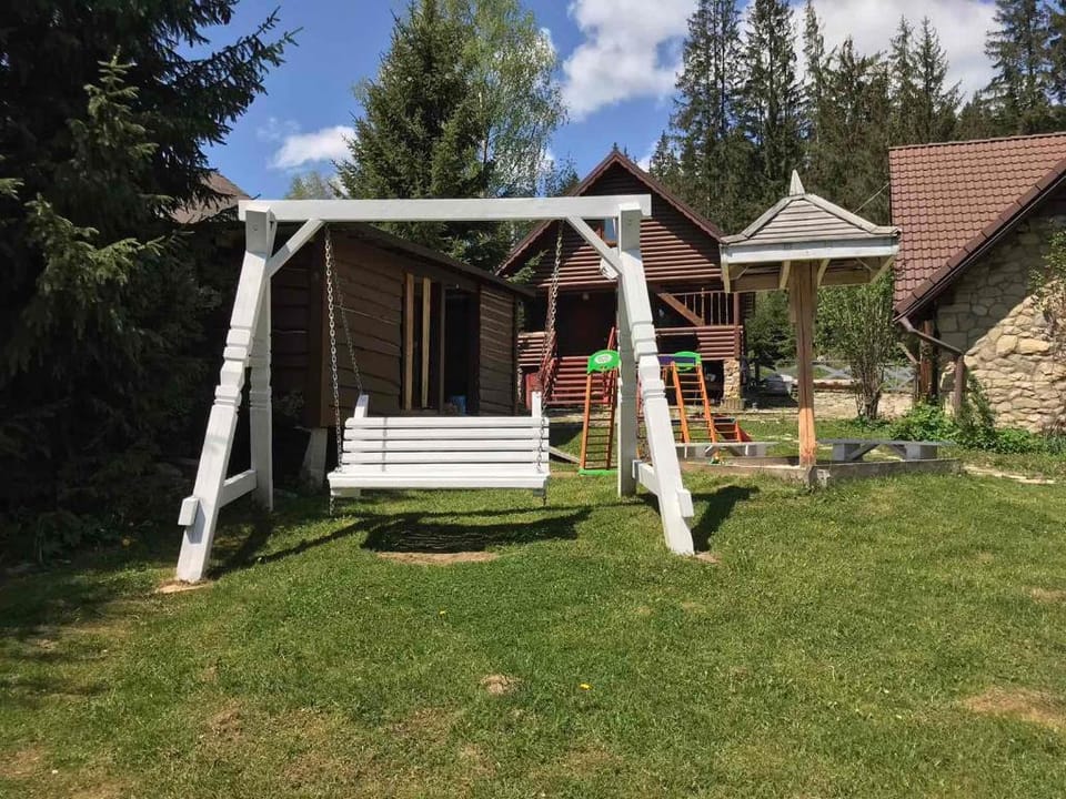 Log cottage with kitchen Vacation rental in Ukraine