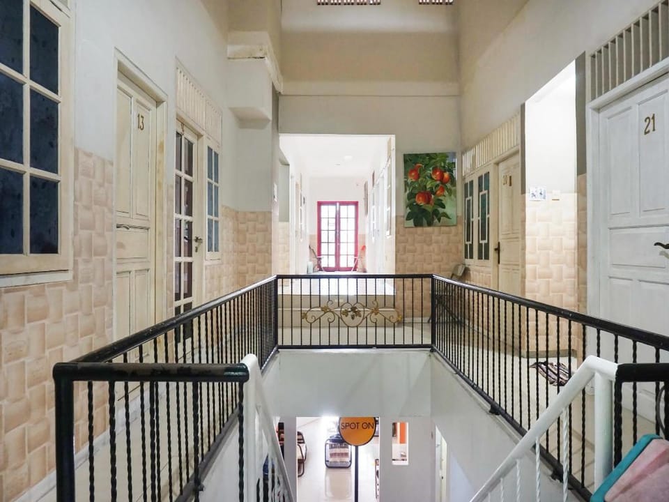 SPOT ON 90851 Guesthouse Bsd Asri Syariah Hotel in West Java