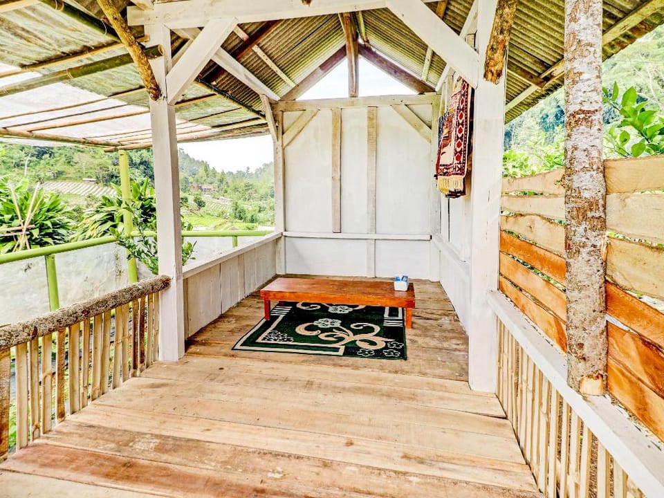 OYO Homes 90849 Cibeunying Homestay Cibodas Maribaya Hotel in Lembang