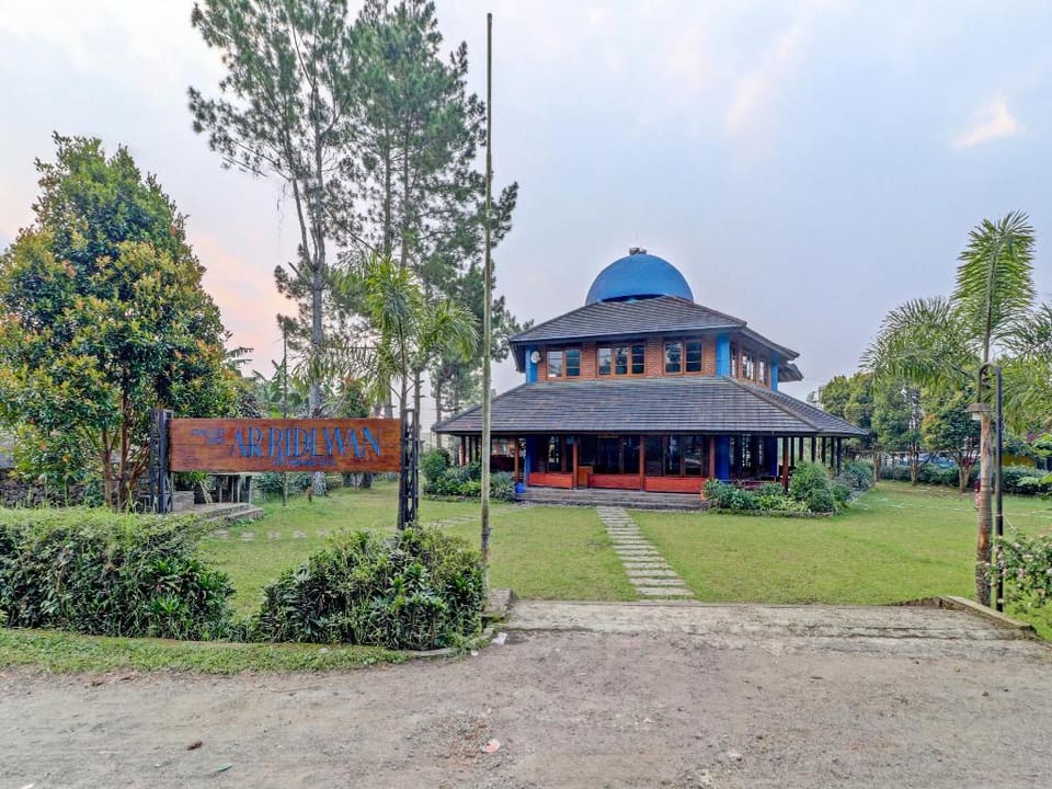 OYO Homes 90849 Cibeunying Homestay Cibodas Maribaya Hotel in Lembang