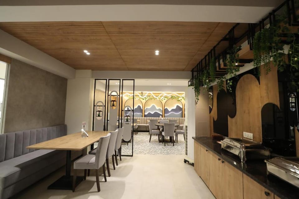 Hotel Privya Surat By Heven Management Hotel in Gujarat
