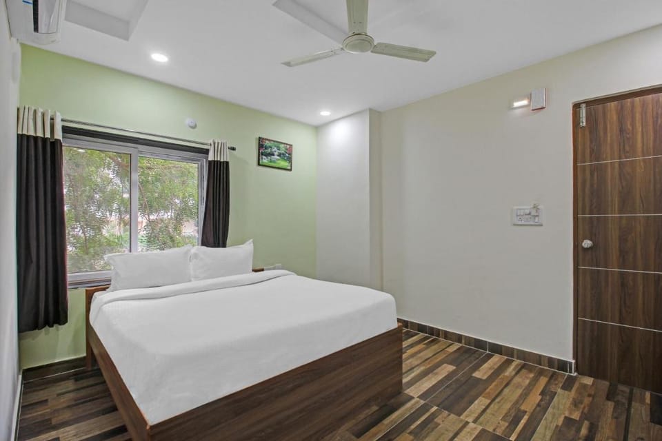 Hotel O SKS Grand Luxury Rooms near by Nagole x Road and Bandlaguda Hotel in Hyderabad